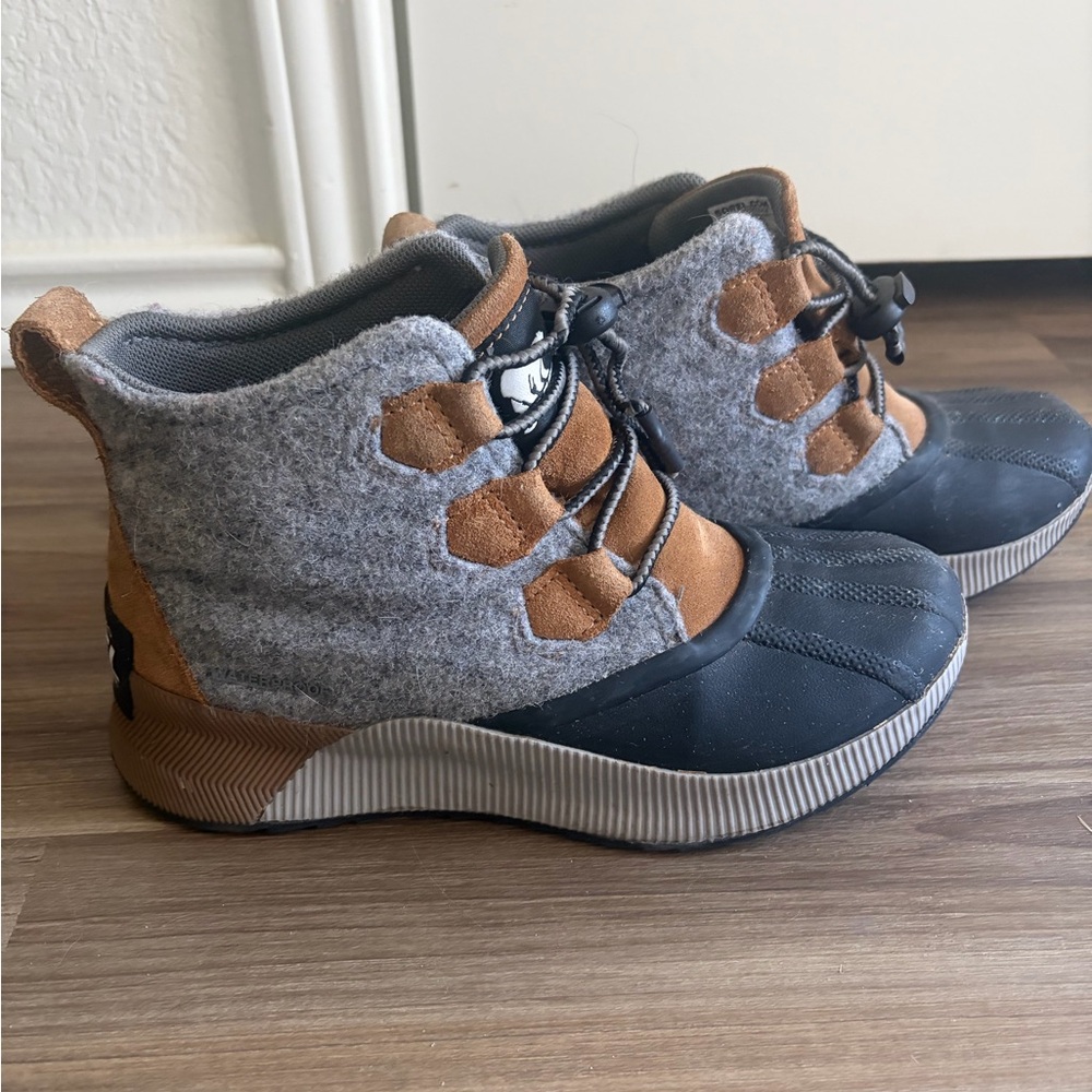 Sorel Out and About Waterproof Boots kids size 4